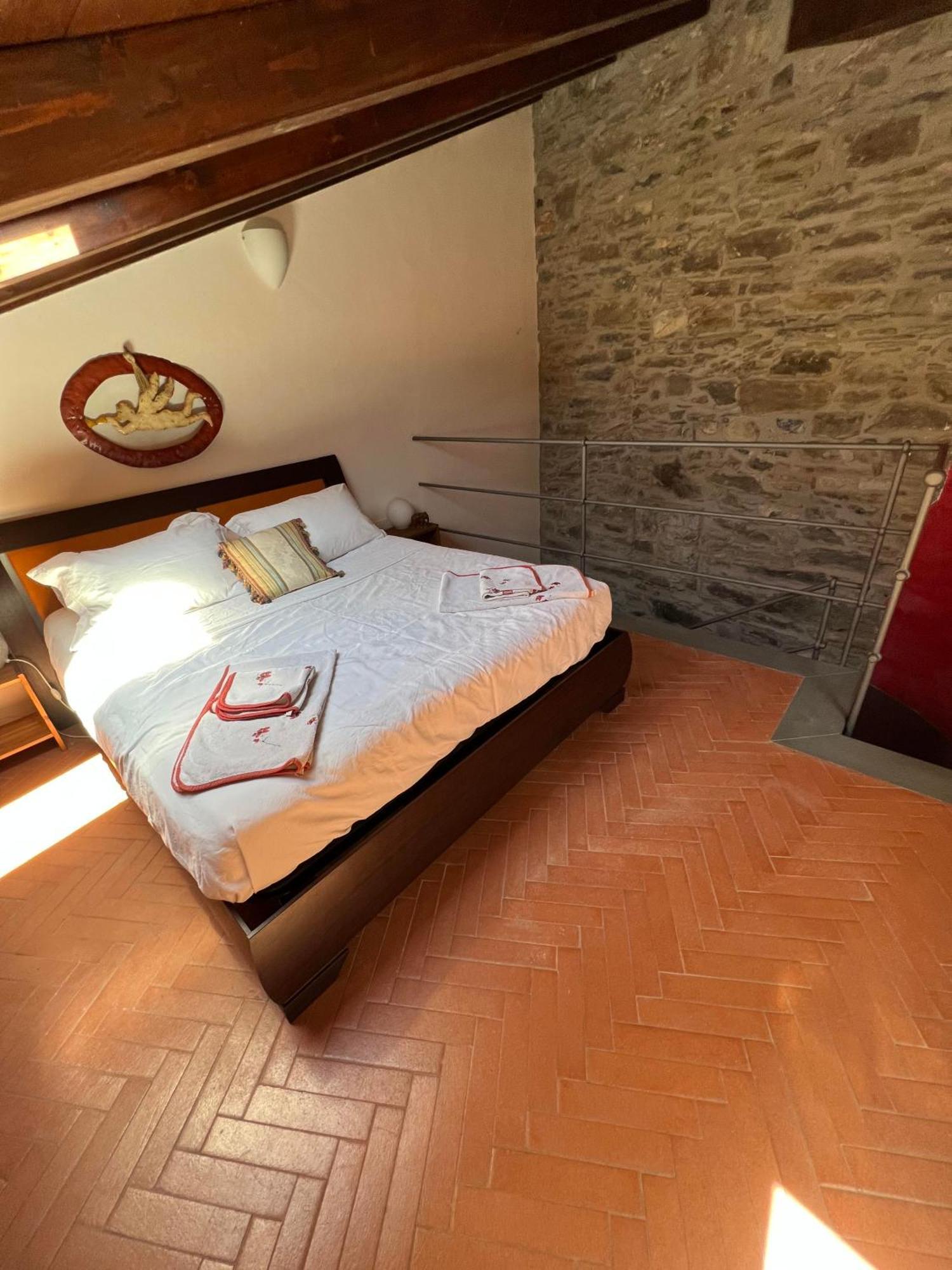 Casa Boru - A Beautiful Fully Restored Spacious House With Fantastic Views Calice al Cornoviglio Eksteriør billede