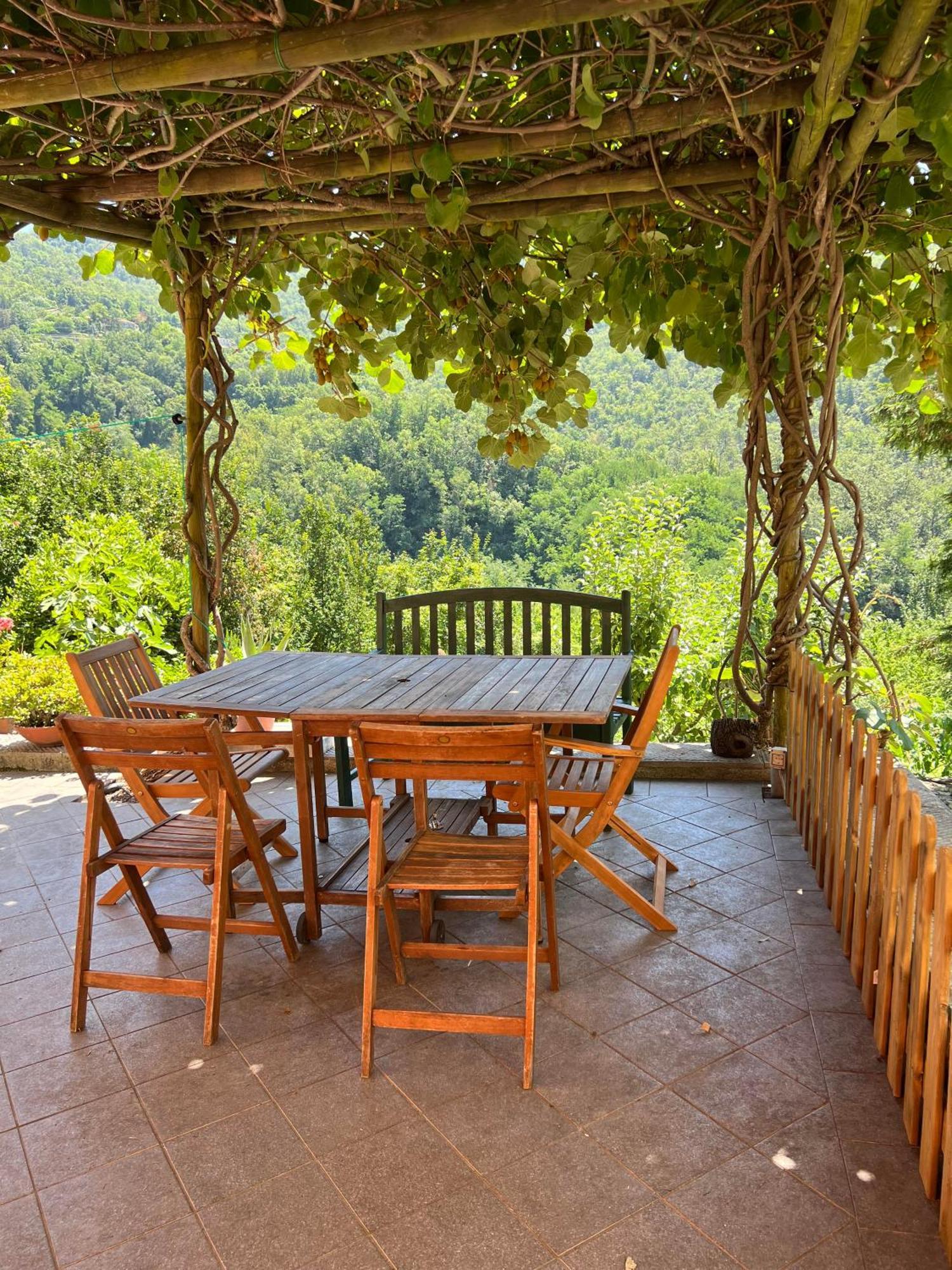 Casa Boru - A Beautiful Fully Restored Spacious House With Fantastic Views Calice al Cornoviglio Eksteriør billede